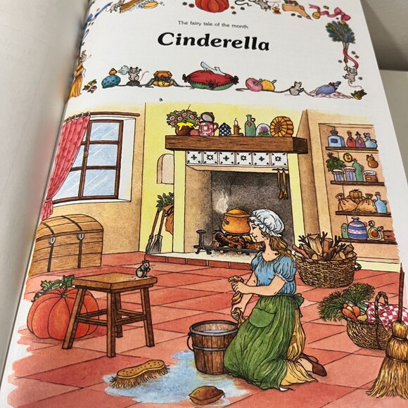 366 and more Fairy Tales copyright 1986 Retold by Gianni Padoan - Collectible Ch - Picture 5 of 7